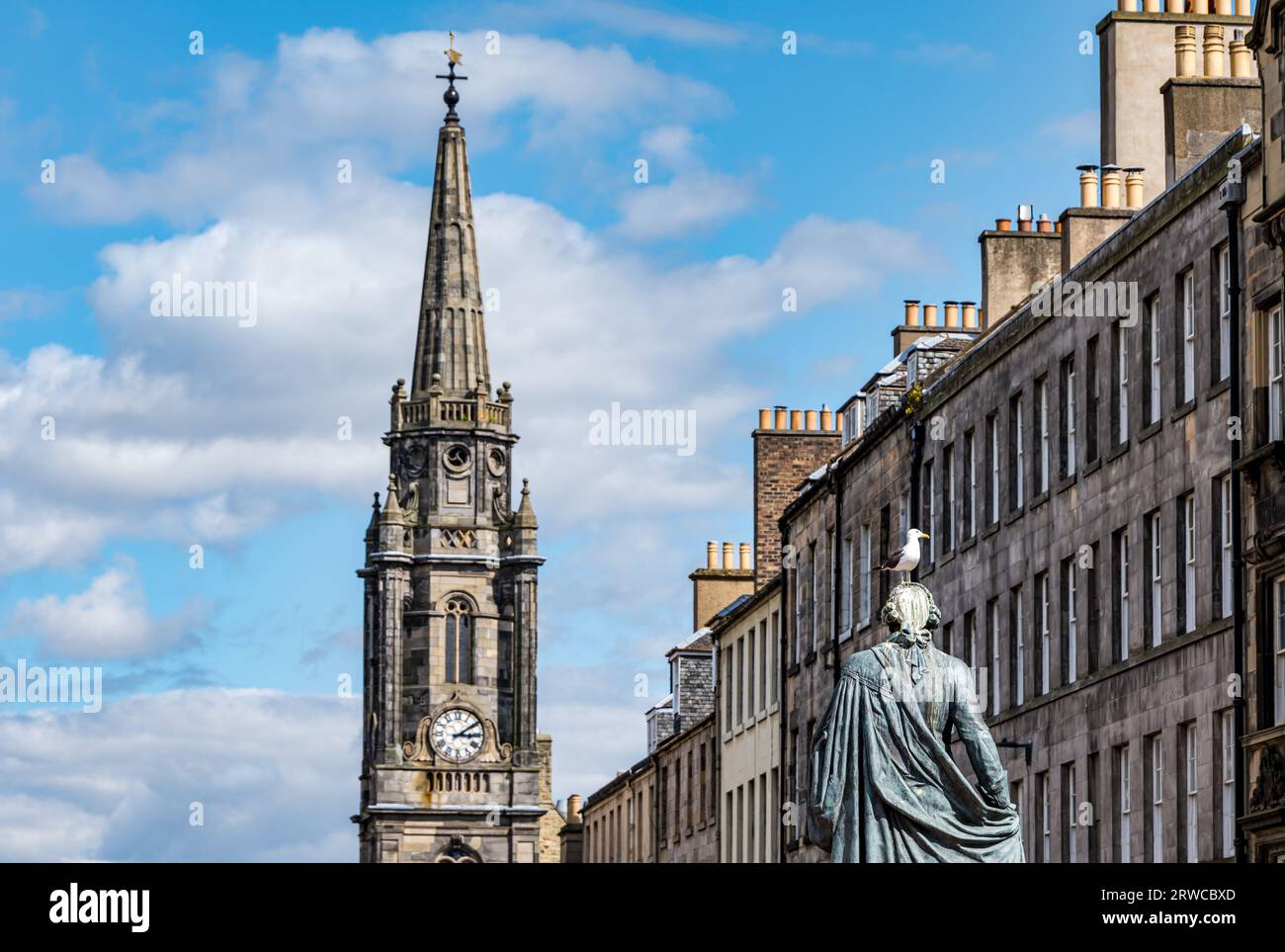 Tron Kirk ou Church Spire, statue de bronze Royal Mile & Adam Smith, Édimbourg, Écosse, Royaume-Uni Banque D'Images