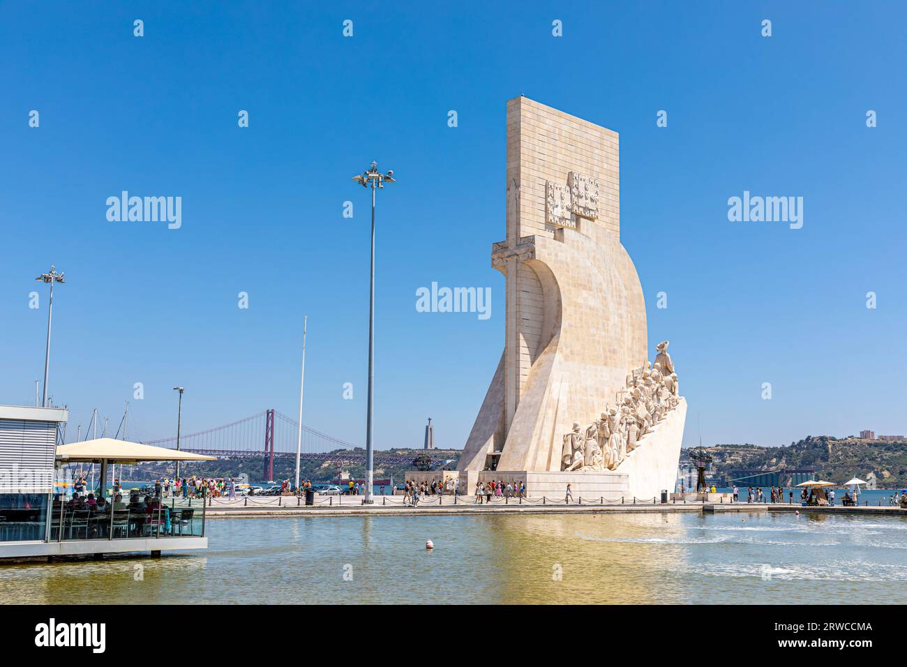 'Padrão dos Descobrimentos' le monument aux découvertes de Lisbonne (Portugal) a été construit en 1960 pour honorer 'Dom Henrique de Aviss' Banque D'Images