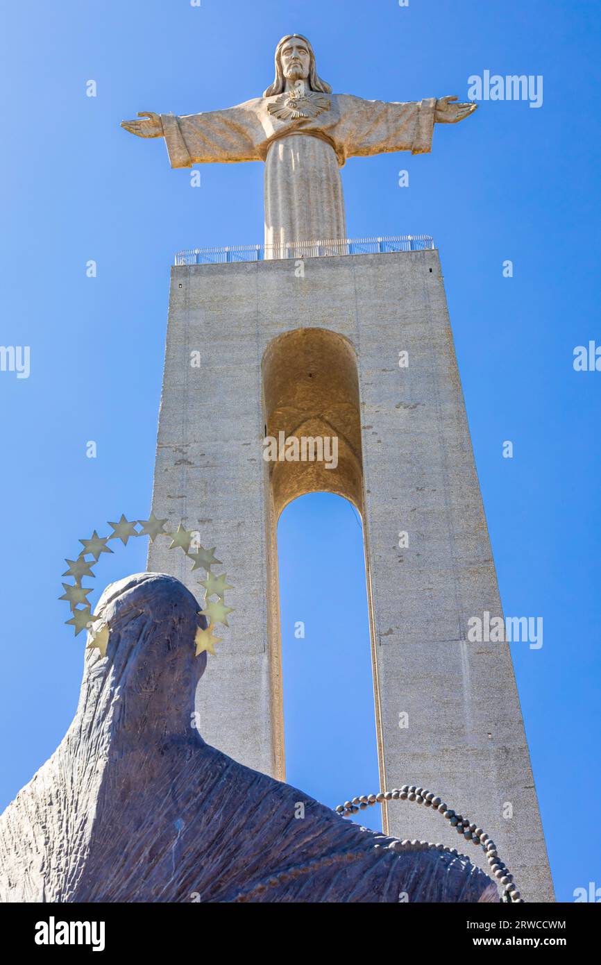 Statue de Madone et Jésus, 'Cristo Rei', Lisbonne, Portugal Banque D'Images