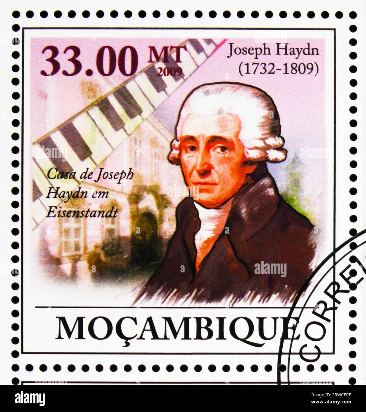 MOSCOU, RUSSIE - 12 JUILLET 2022 : timbre-poste imprimé au Mozambique montrant House in Eisenstandt, Joseph Haydn, série 200e anniversaire de la mort (2009), ci Banque D'Images