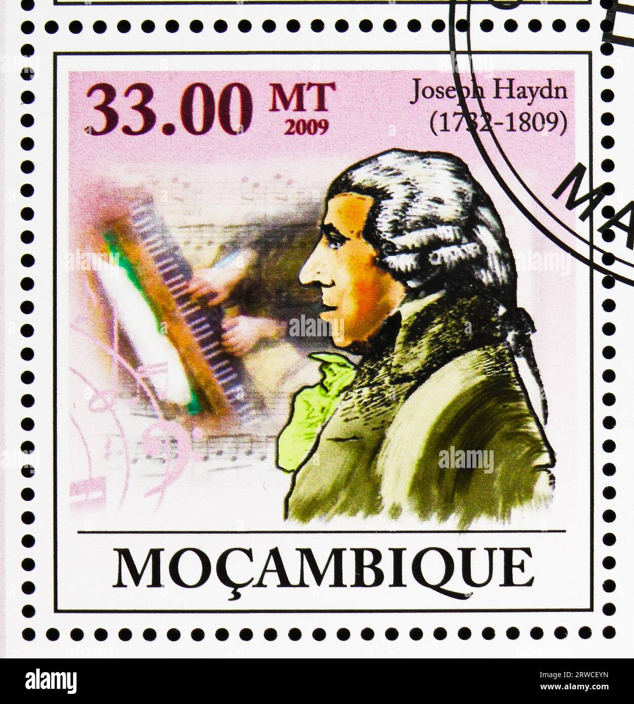 MOSCOU, RUSSIE - 12 JUILLET 2022 : timbre-poste imprimé au Mozambique montre de profil, Joseph Haydn, série 200e anniversaire de la mort (2009), vers 2009 Banque D'Images