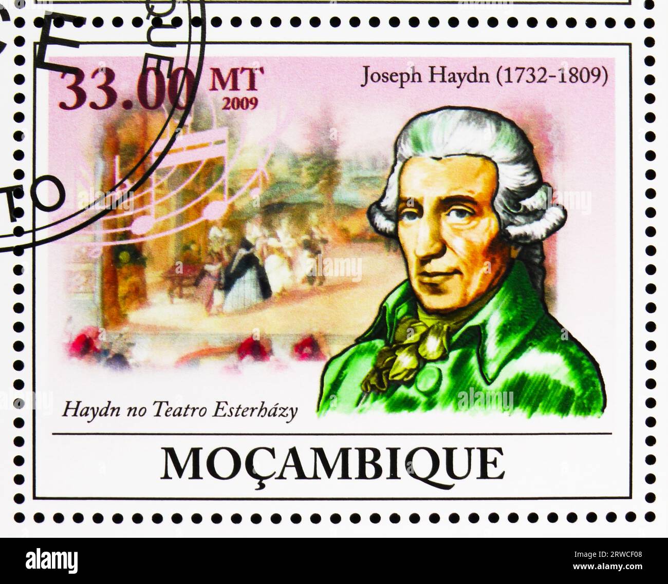 MOSCOU, RUSSIE - 12 JUILLET 2022 : timbre-poste imprimé au Mozambique montre le théâtre Esterhazy, Joseph Haydn, série 200e anniversaire de la mort (2009), vers Banque D'Images