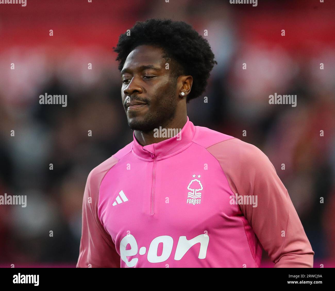 Ola Aina #43 de Nottingham Forest lors du match de Premier League Nottingham Forest vs Burnley à City Ground, Nottingham, Royaume-Uni, le 18 septembre 2023 (photo Gareth Evans/News Images) dans, le 9/18/2023. (Photo Gareth Evans/News Images/Sipa USA) crédit : SIPA USA/Alamy Live News Banque D'Images