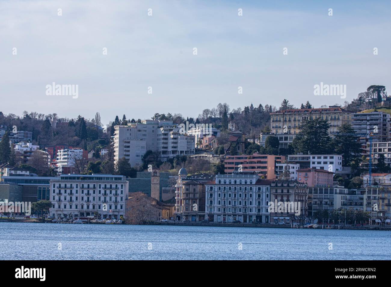 Lugano Suisse, 21 janvier 2023 : vue sur la ville de Lugano, le Tessin, la Suisse et la promenade du lac de Lugano. Banque D'Images