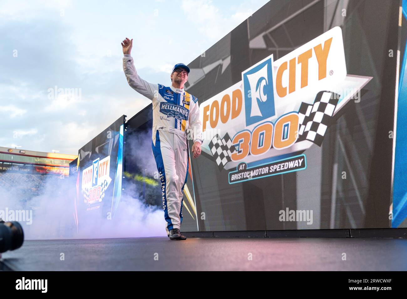 Bristol, TN, États-Unis. 15 septembre 2023. Dale Earhardt Jr. (88), pilote NASCAR Xfinity Series, est présenté pour la Food City 300 au Bristol Motor Speedway à Bristol TN. (Image de crédit : © Logan T Arce Grindstone Media GR/ASP) USAGE ÉDITORIAL SEULEMENT! Non destiné à UN USAGE commercial ! Banque D'Images