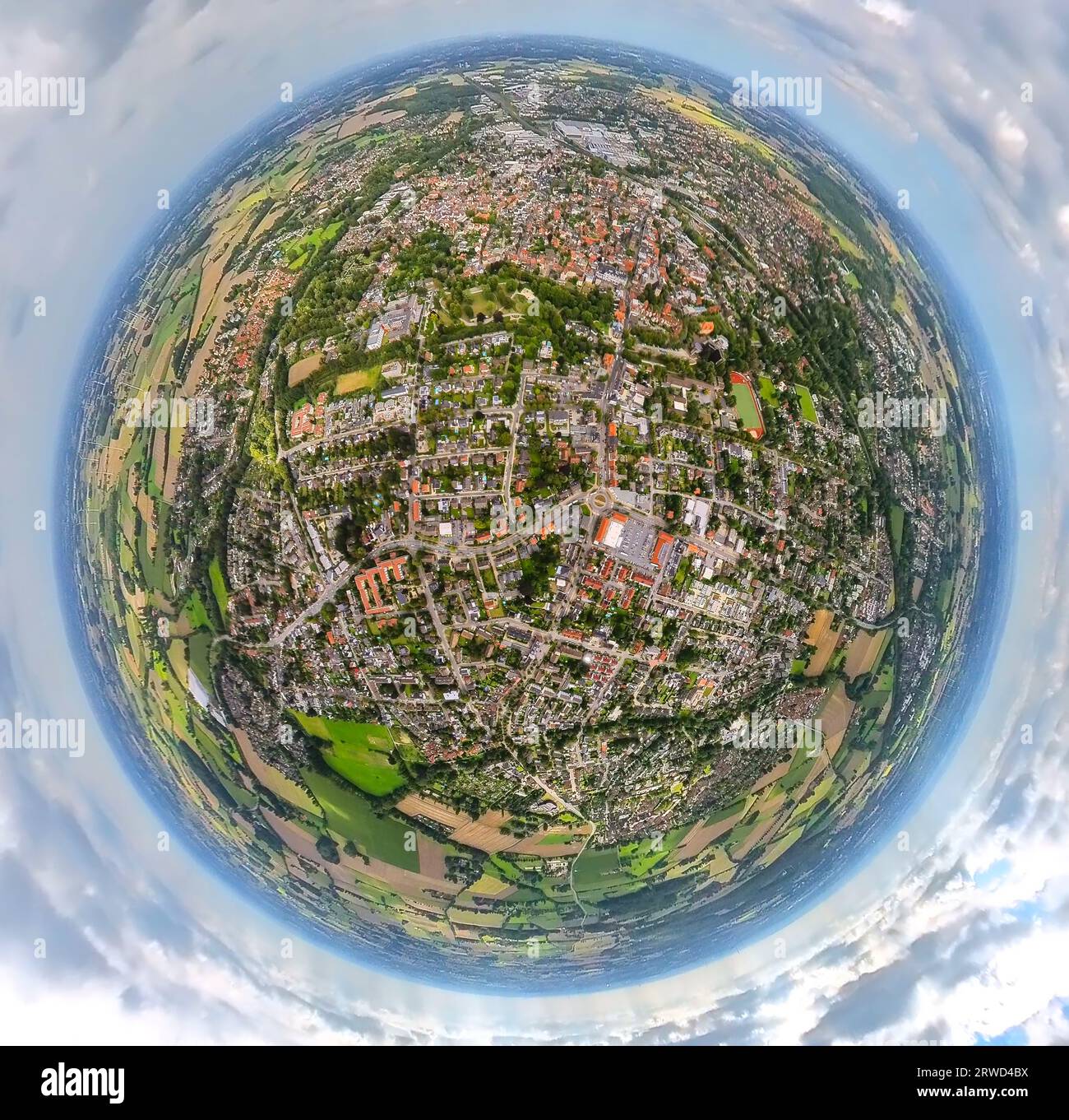 Vue aérienne, vue de localisation Ahlen-West, Hammer Straße, globe, prise de vue fisheye, vue à 360 degrés, Tiny World, Ahlen, Ruhrgebiet, Rhénanie du Nord-Westphalie, GER Banque D'Images