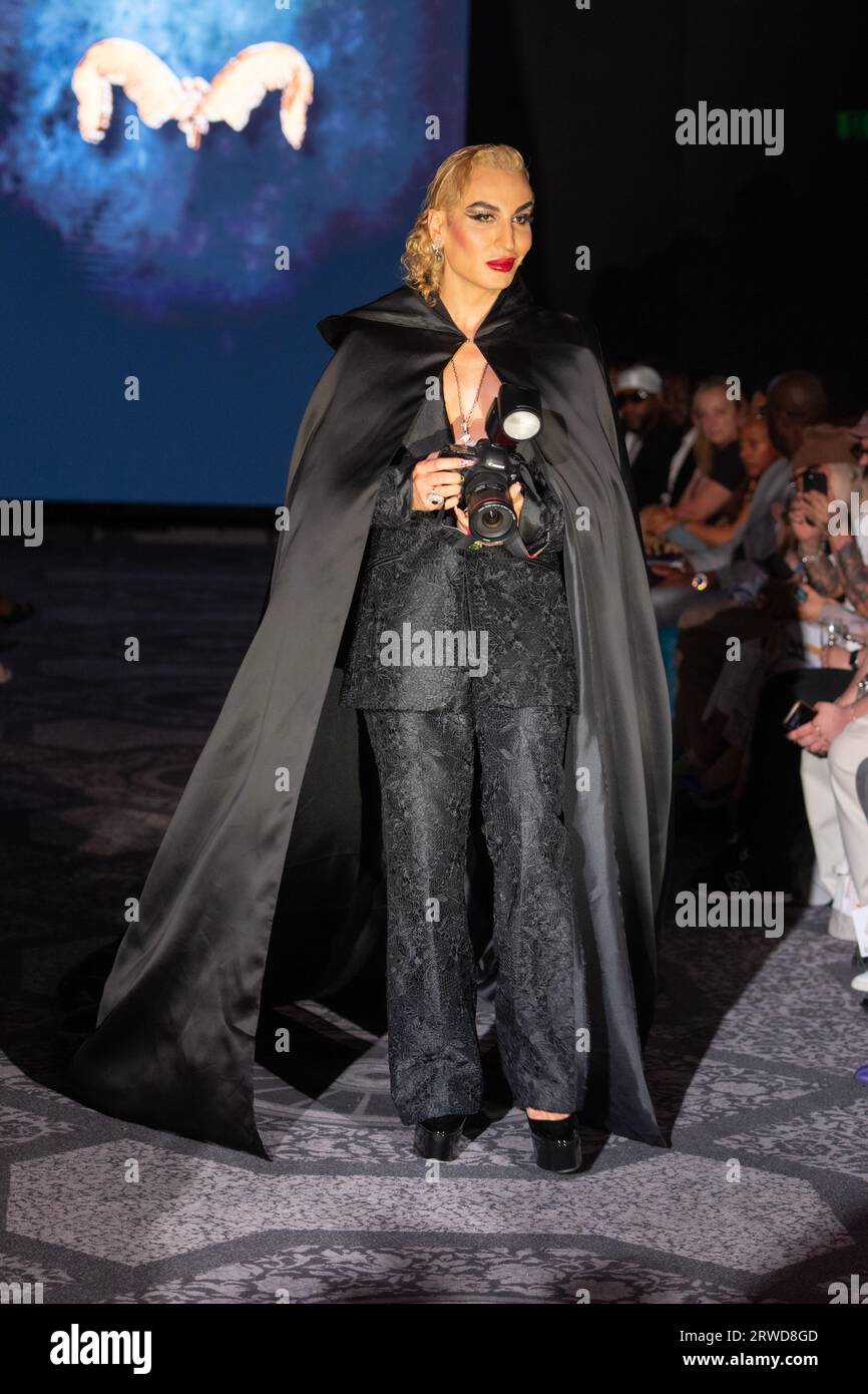 Elton Ilirjani marche au Malan Breton London Fashion week SS24 Runway Show à Londres, Engliand le 15 septembre 2023 (photo de David Warren /Sipa? USA) crédit : SIPA USA/Alamy Live News Banque D'Images