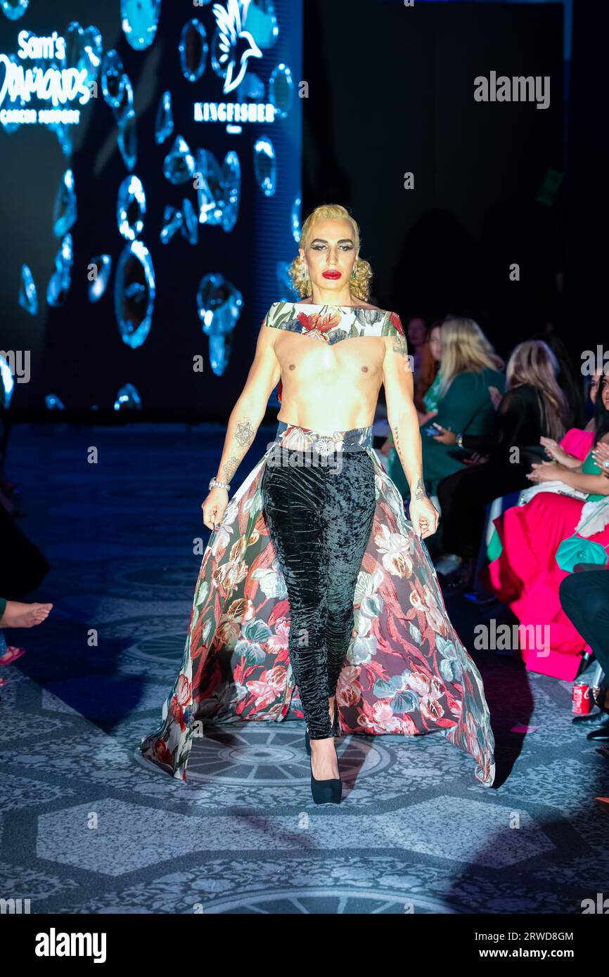 Elton Ilirjani marche au défilé de la Fashion week SS24 à Londres, Angleterre, le 15 septembre 2023 (photo de David Warren /Sipa? USA) crédit : SIPA USA/Alamy Live News Banque D'Images