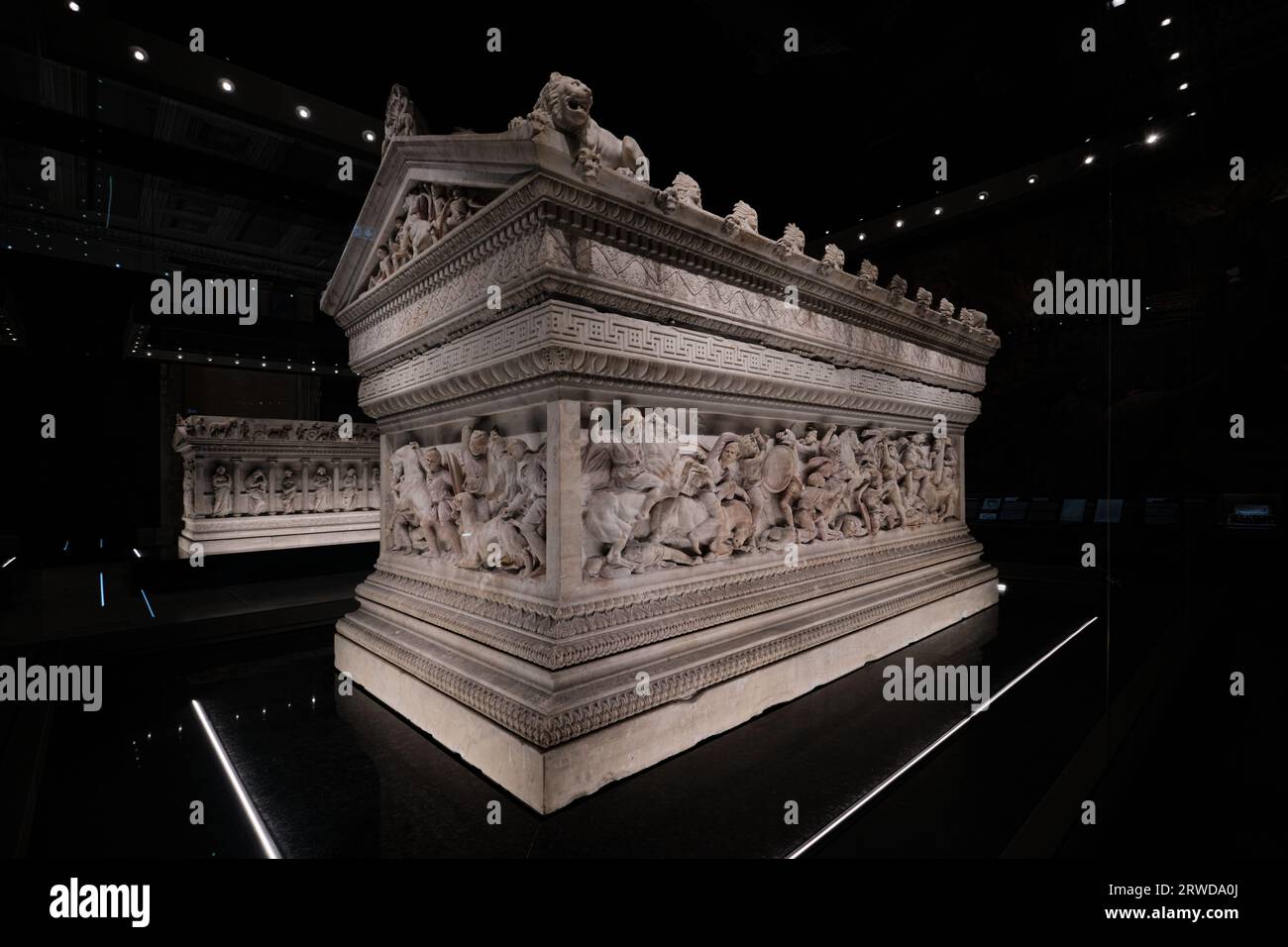 Istanbul, Turquie - septembre 16 2023 : Sarcophage Alexandre dans les musées archéologiques d'Istanbul. Orné de sculptures en relief d'Alexandre le Grand Banque D'Images