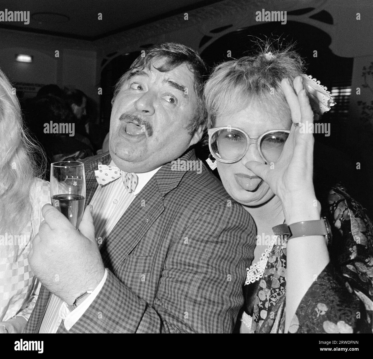 LONDRES, ROYAUME-UNI. 6 novembre 1986 : “Hi-de-Hi” met en vedette Paul Shane & su Pollard lors d’une fête à Londres. Photo © Paul Smith/Featureflash Banque D'Images