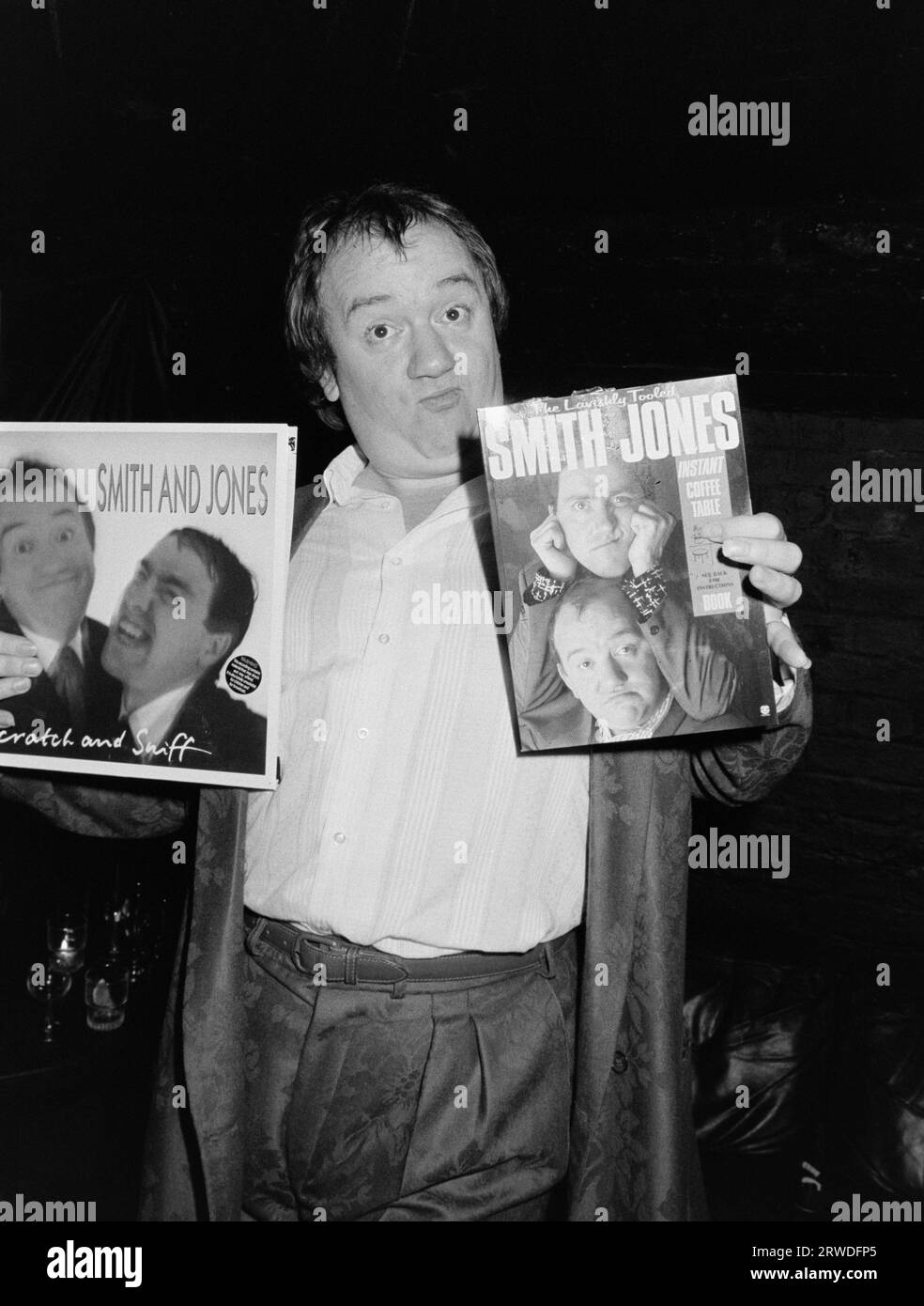 LONDRES, ROYAUME-UNI. 3 novembre 1986 : l’acteur/comédien Mel Smith à la soirée de lancement de son livre « The rivelly Tooled Smith & Jones » à Londres. Photo © Paul Smith/Featureflash Banque D'Images
