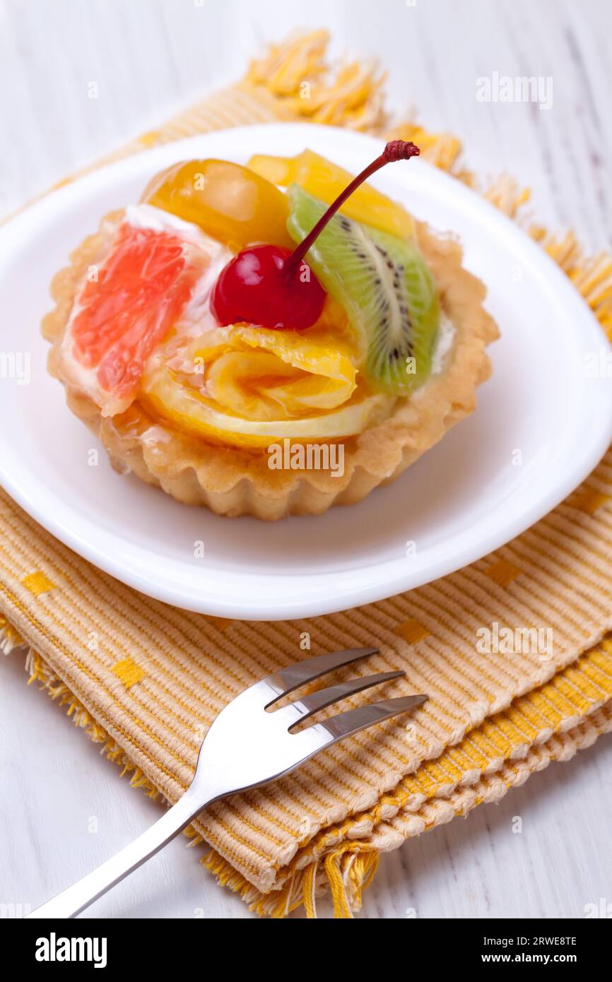 Tartes aux fruits à la crème fouettée Banque D'Images