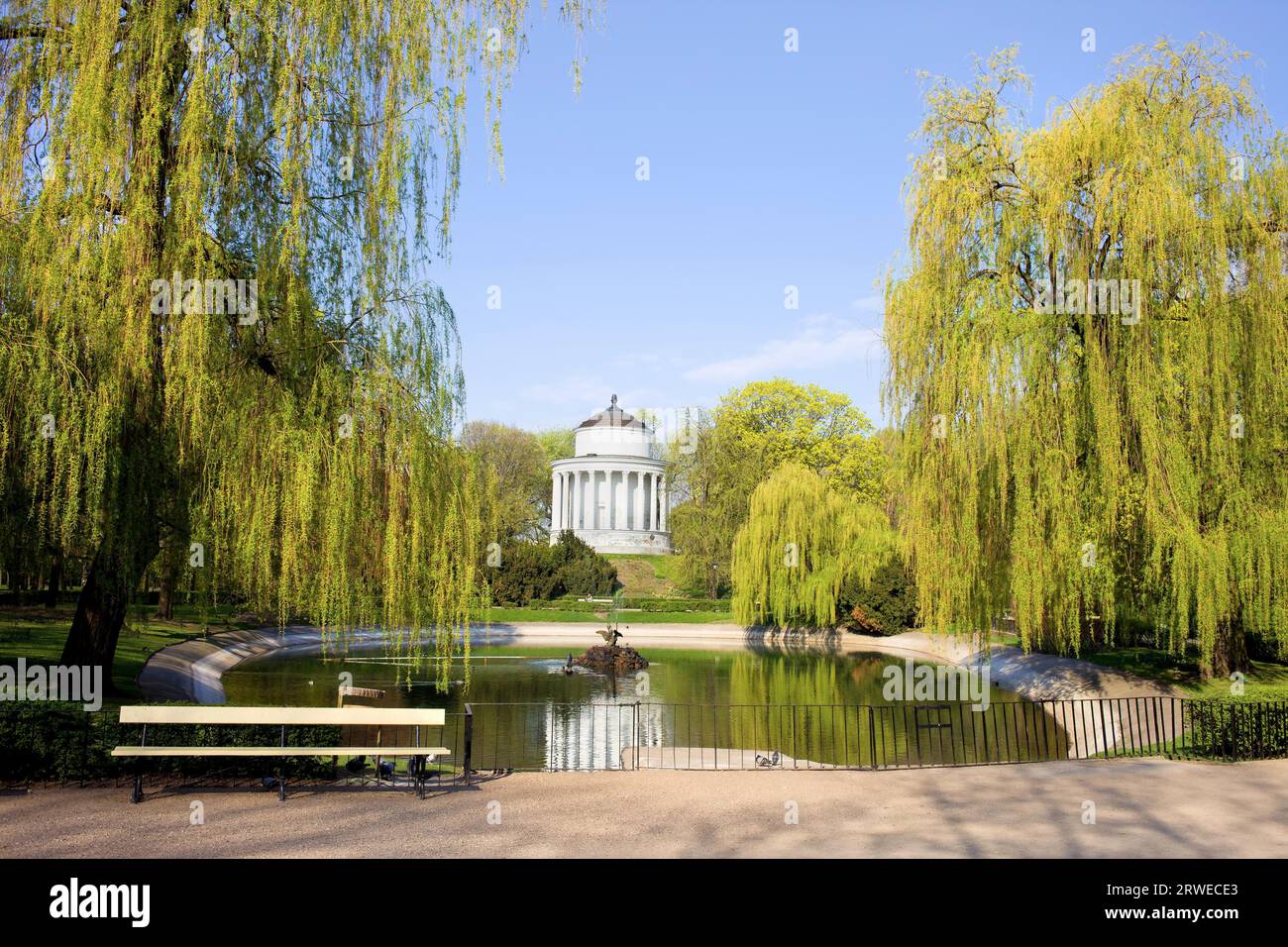 Le jardin Saxon (Parc Saski) au printemps, un parc public dans le centre-ville de Varsovie (Pologne), District de Srodmiescie Banque D'Images