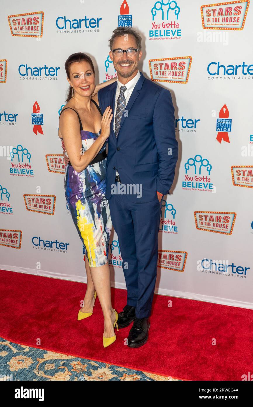 New York, États-Unis. 18 septembre 2023. Bellamy Young et Tom Cavanagh assistent au 9e concert annuel "Voices : stars for Foster Kids' Benefit organisé par You Gotta Believe à l'hôtel de ville de New York. (Photo Ron Adar/SOPA Images/Sipa USA) crédit : SIPA USA/Alamy Live News Banque D'Images