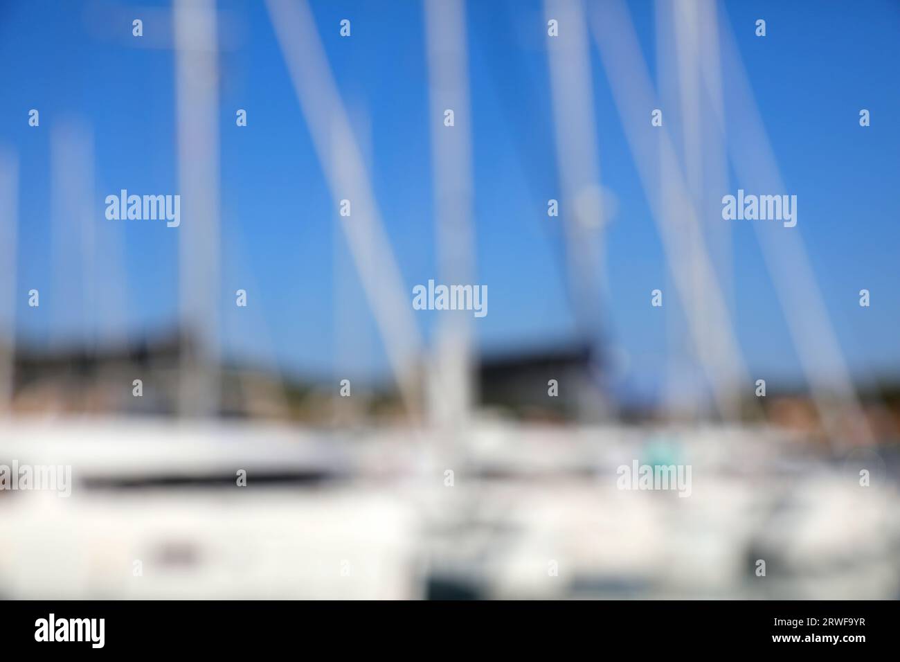 Fond de voile - yachts de marina en Croatie. Fond flou abstrait d'été. Banque D'Images