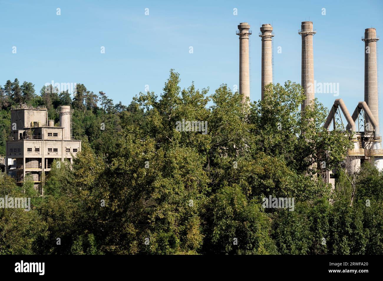 Anthropocène et crise climatique. Cheminées industrielles et pollution Banque D'Images