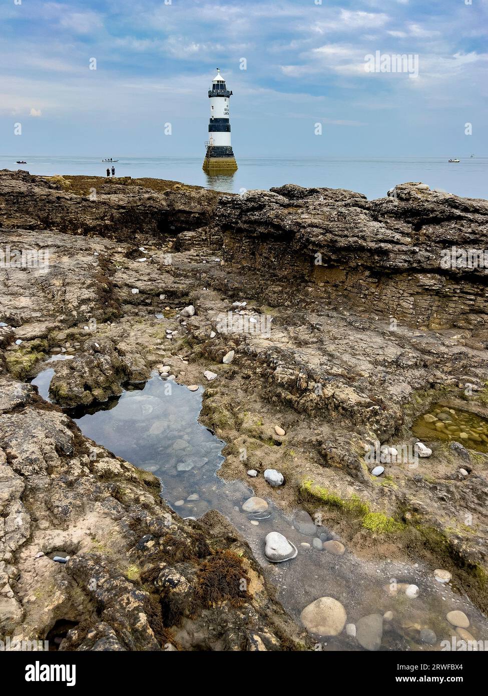Phare de Penmon sur l'île d'Anglesey sur la côte nord du pays de Galles. Banque D'Images