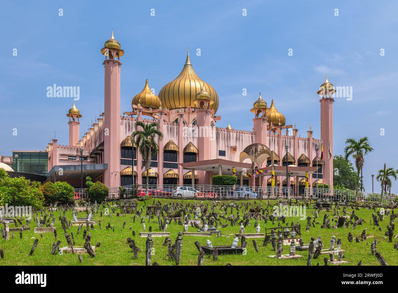 Mosquée Bandaraya Kuching située dans la ville de Kuching, Sarawak, Bornéo, Malaisie orientale Banque D'Images
