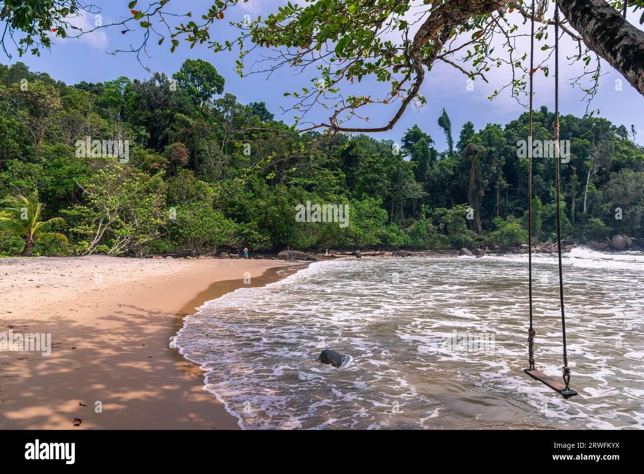 Plage mer coucher de soleil ou lever du soleil avec des couleurs de ciel et de nuage avec la lumière du soleil en sinshine Banque D'Images