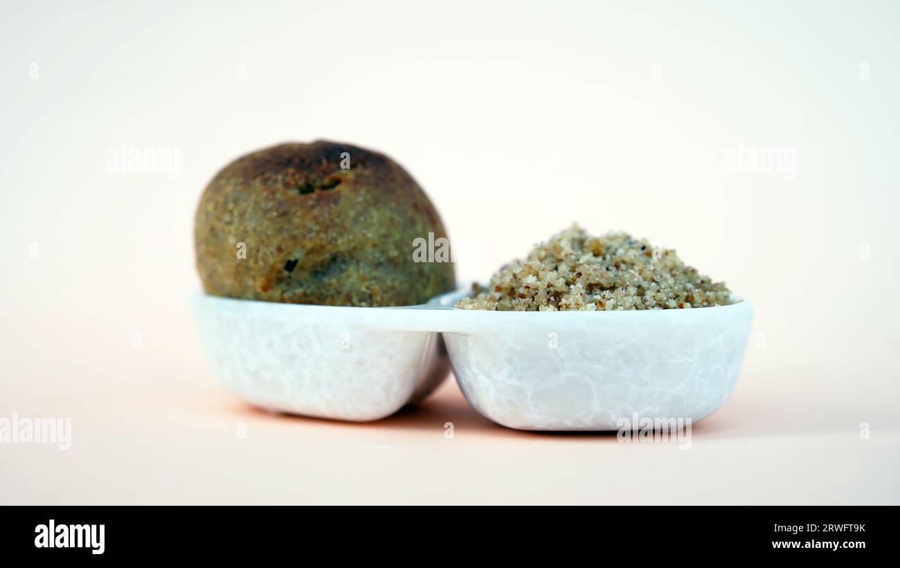 Rajasthani cuisine traditionnelle Dal Baati aussi connu sous le nom de Dal Bati ou Daal Baati Churma. Il est populaire au Rajasthan, Uttar Pradesh et Madhya Pradesh. Banque D'Images