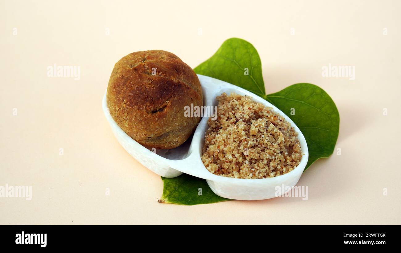 Rajasthani cuisine traditionnelle Dal Baati aussi connu sous le nom de Dal Bati ou Daal Baati Churma. Il est populaire au Rajasthan, Uttar Pradesh et Madhya Pradesh. Banque D'Images
