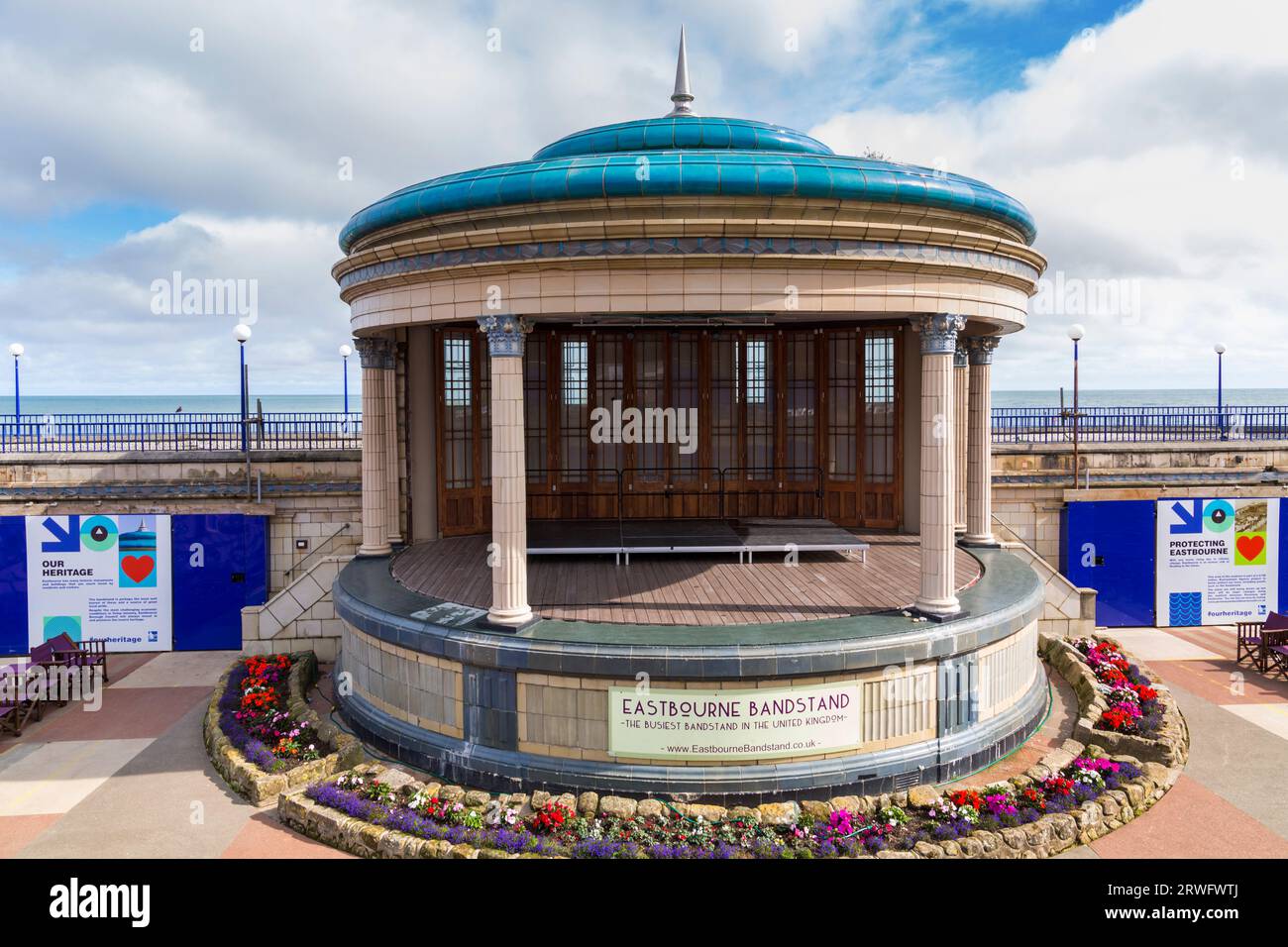 Bandstand Band Stand à Eastbourne, East Sussex, Royaume-Uni en septembre Banque D'Images