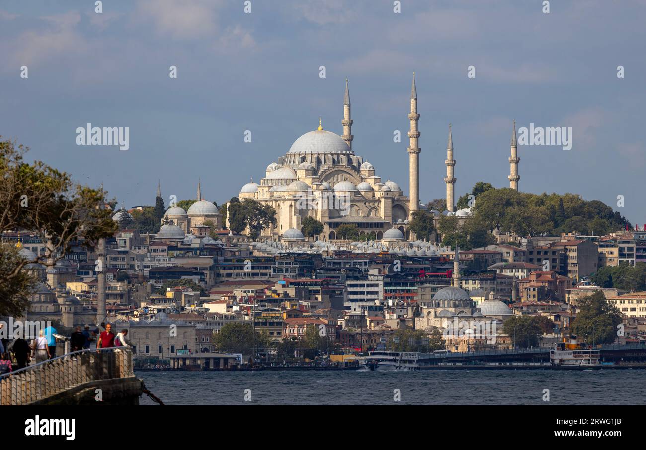 Istanbul, Turquie, 11 septembre 2023 : célèbre Mosquée Rustem Pacha, Nouvelle Mosquée et Mosquée Suleymaniye, Bosphore, Banque D'Images