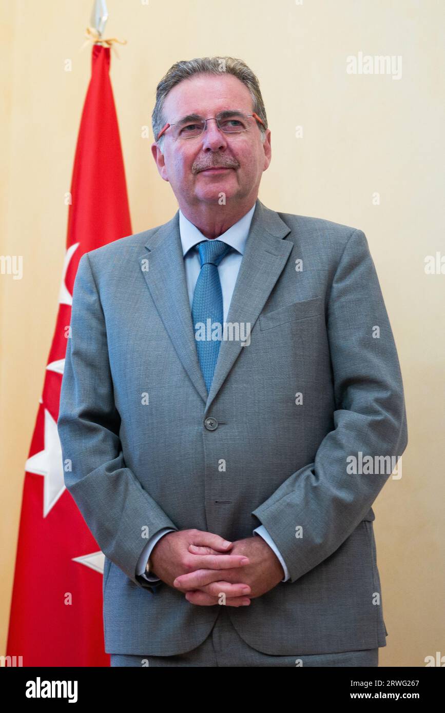 La Présidente de la Communauté de Madrid, Isabel Diaz Ayuso, et le Président de la région bruxelloise Rudi Vervoort, lors d’une réunion à la Casa de C. Banque D'Images