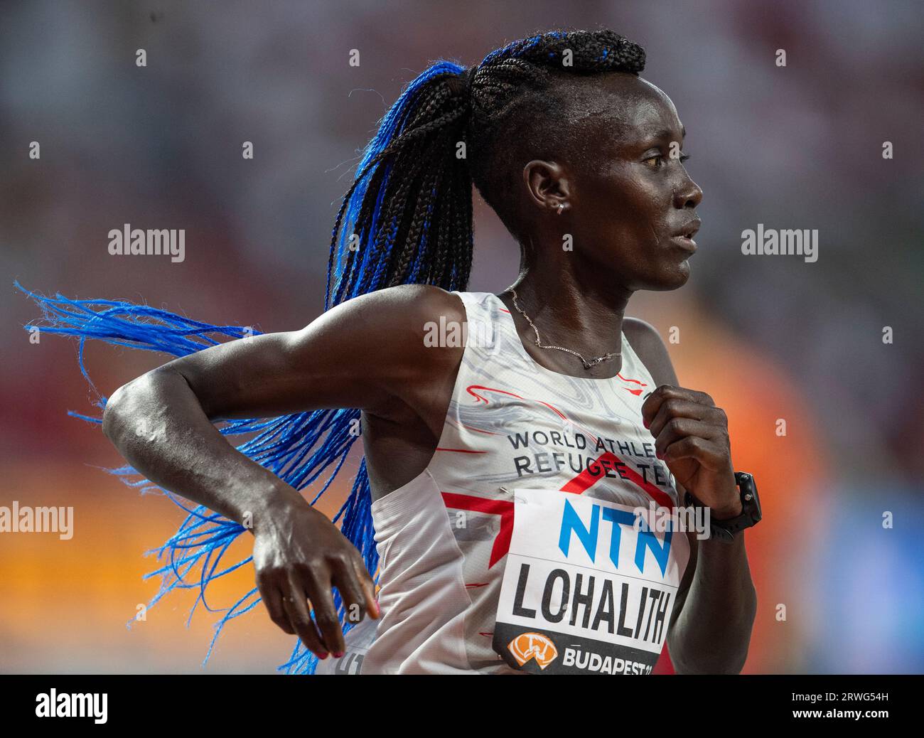 Anjelina Nadai Lohalith de l'équipe athlète réfugiée concourant dans les manches du 5000m le cinquième jour des Championnats du monde d'athlétisme au National Athletic Banque D'Images
