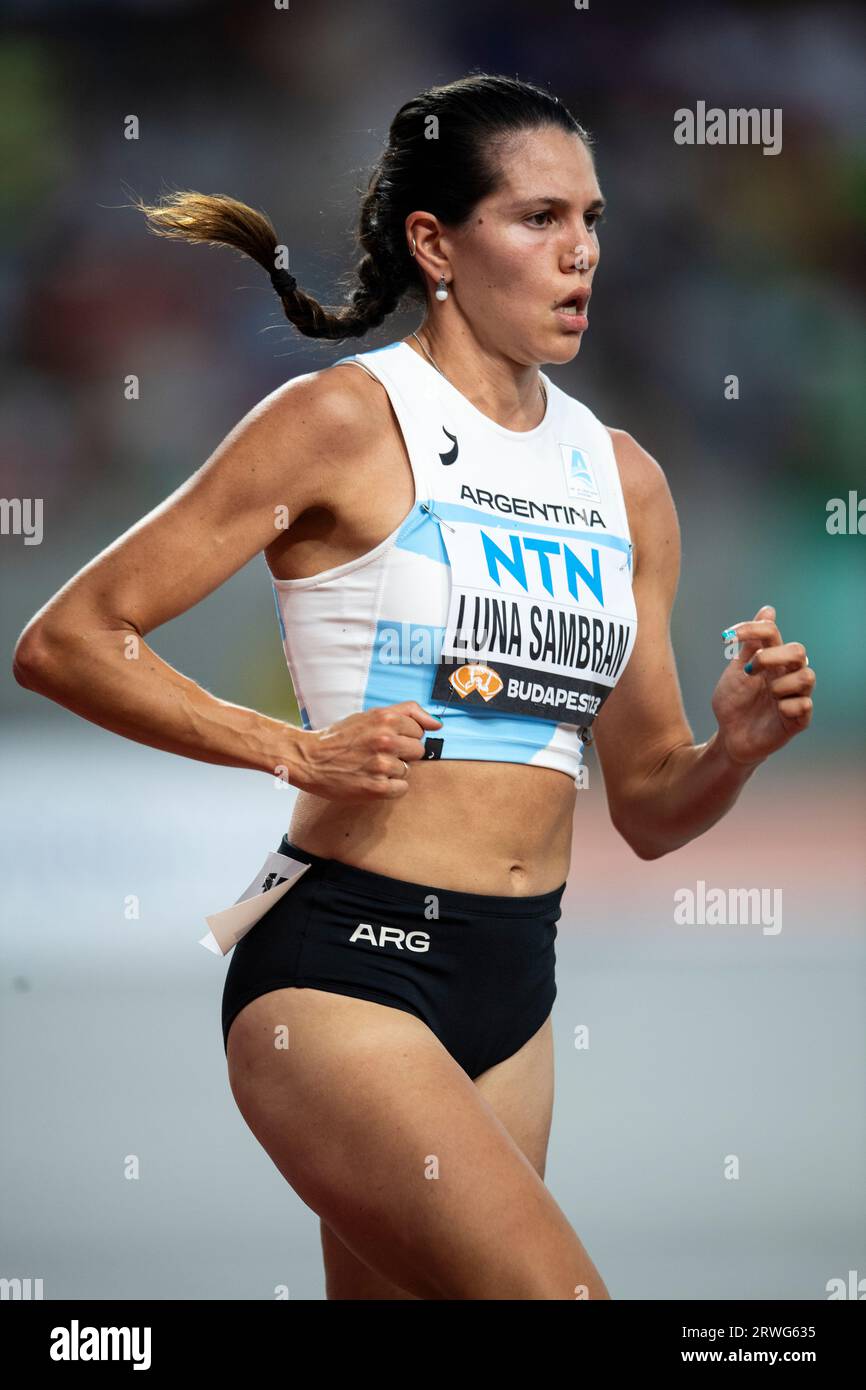 FEDRA Aldana Luna Sambran, d’Argentine, concourant dans les manches du 5000m le cinquième jour des Championnats du monde d’athlétisme au Centre national d’athlétisme Banque D'Images
