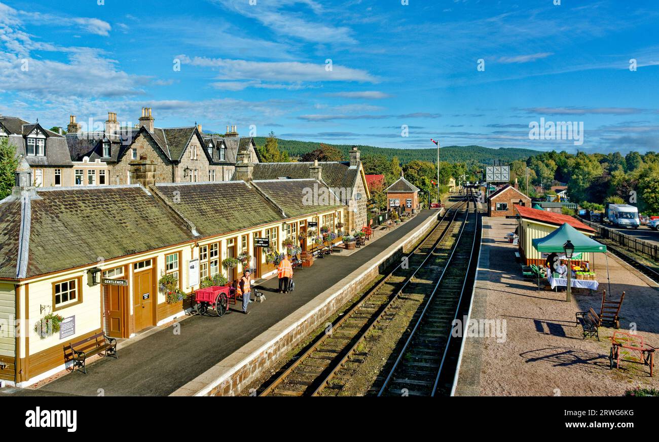 Bateau de Garten Highland Scotland lumière tôt le matin sur la gare à la fin de l'été Banque D'Images