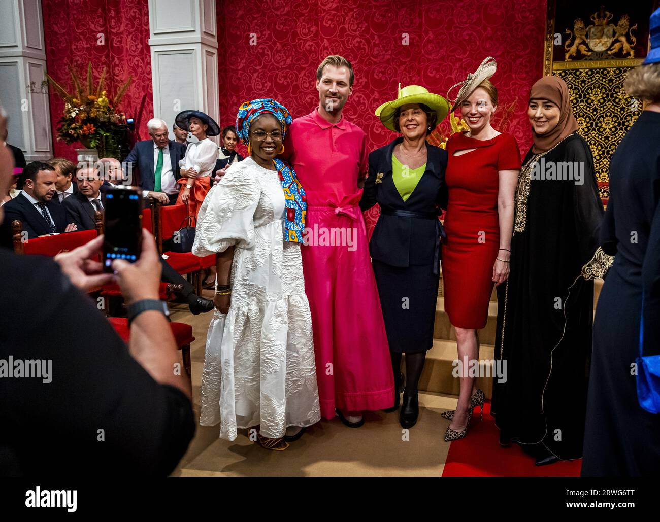 La Haye, pays-Bas. 19 septembre 2023. LA HAYE - député Sjoerd Warmerdam (2e l, D66) avant le discours du Trône au Théâtre Royal. Le discours du Trône est lu par le roi Willem-Alexander au théâtre parce que le Ridderzaal n'est pas disponible en raison de la rénovation du Binnenhof. ANP REMKO DE WAAL netherlands Out - belgique Out Credit : ANP/Alamy Live News Banque D'Images