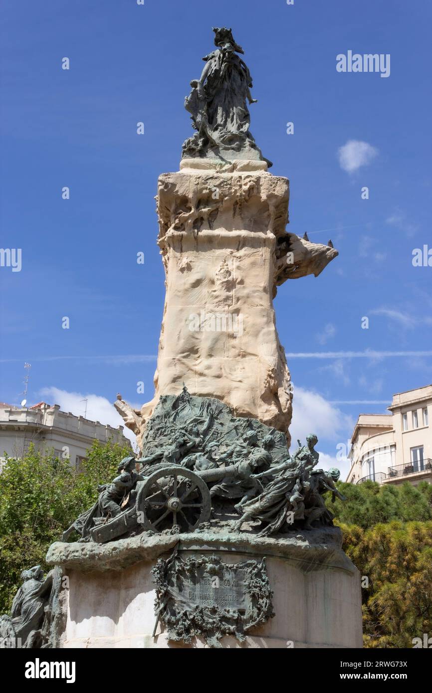 Plaza de los Sitios, Saragosse, Aragon, Espagne. El Monumento a los Sitios de Zaragoza ou Monument au siège de Saragosse. Groupe sculptural réalisé en s Banque D'Images