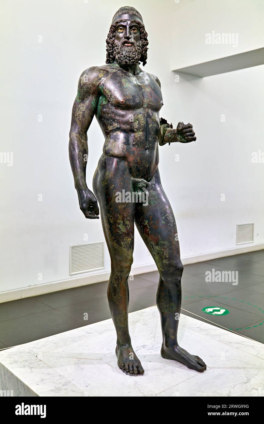 Gros plan des bronzes Riace, statues de guerrier grecques anciennes découvertes à Reggio de Calabre, en Italie Banque D'Images