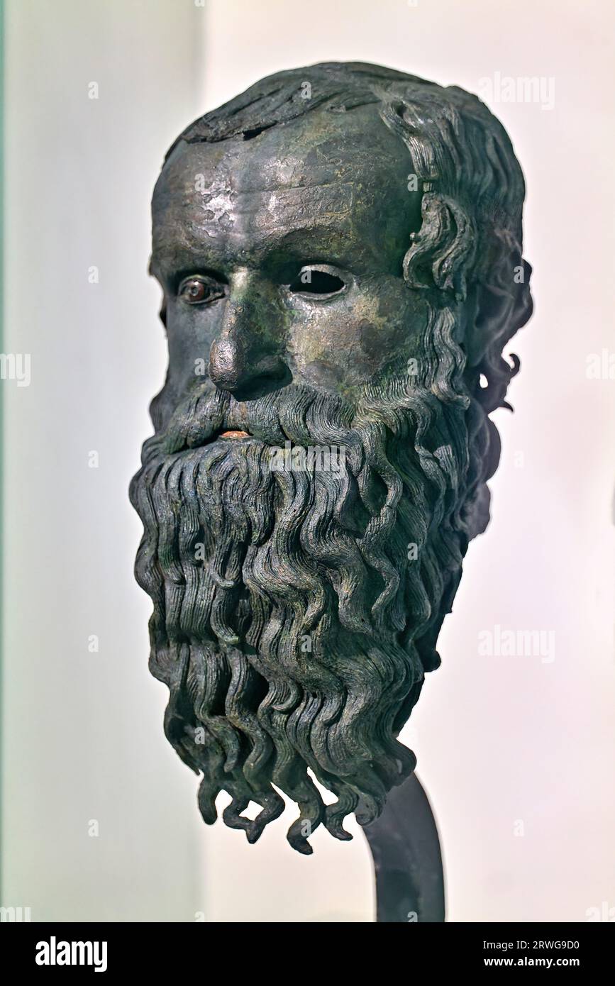 Gros plan des bronzes Riace, statues de guerrier grecques anciennes découvertes à Reggio de Calabre, en Italie Banque D'Images