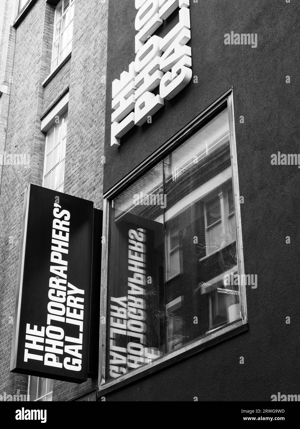 B&W, The Photographers Gallery, Soho, Londres, Angleterre, ROYAUME-UNI, GB. Banque D'Images