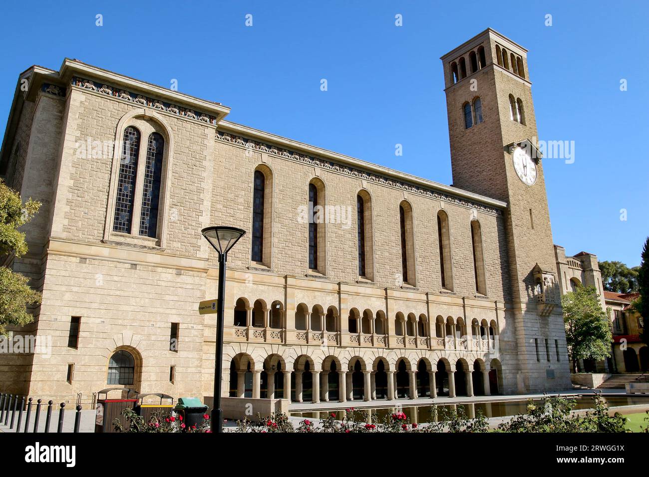 Winthrop Hall et Clock Tower sur le campus de l'Université d'Australie-Occidentale, Australie-Occidentale Banque D'Images