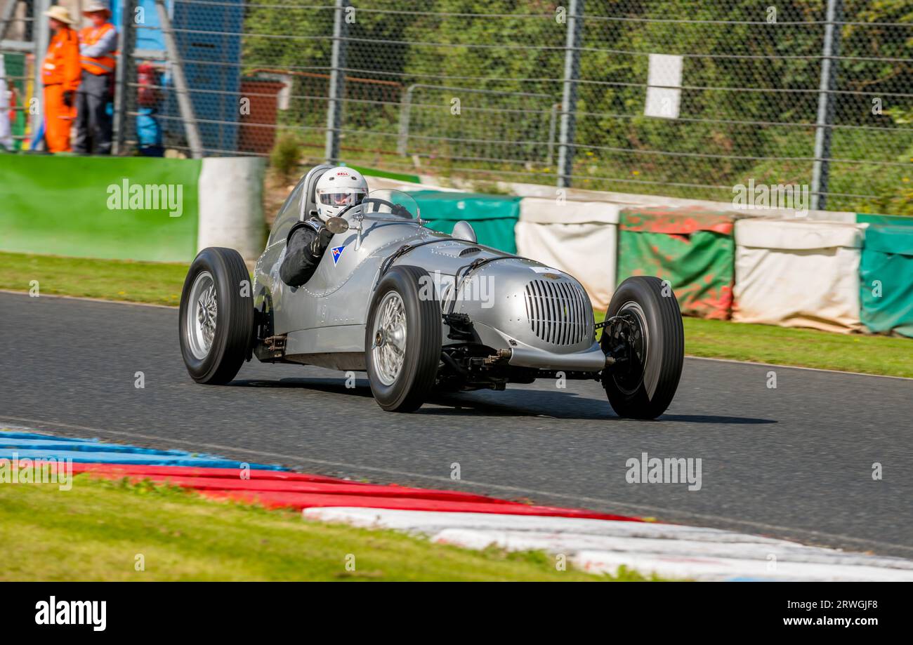 Le Vintage Sports car Club, V.S.C.C. course Day événement sur le circuit de course Mallory Park, Leicestershire, Angleterre, Royaume-Uni, août, 2023. Banque D'Images