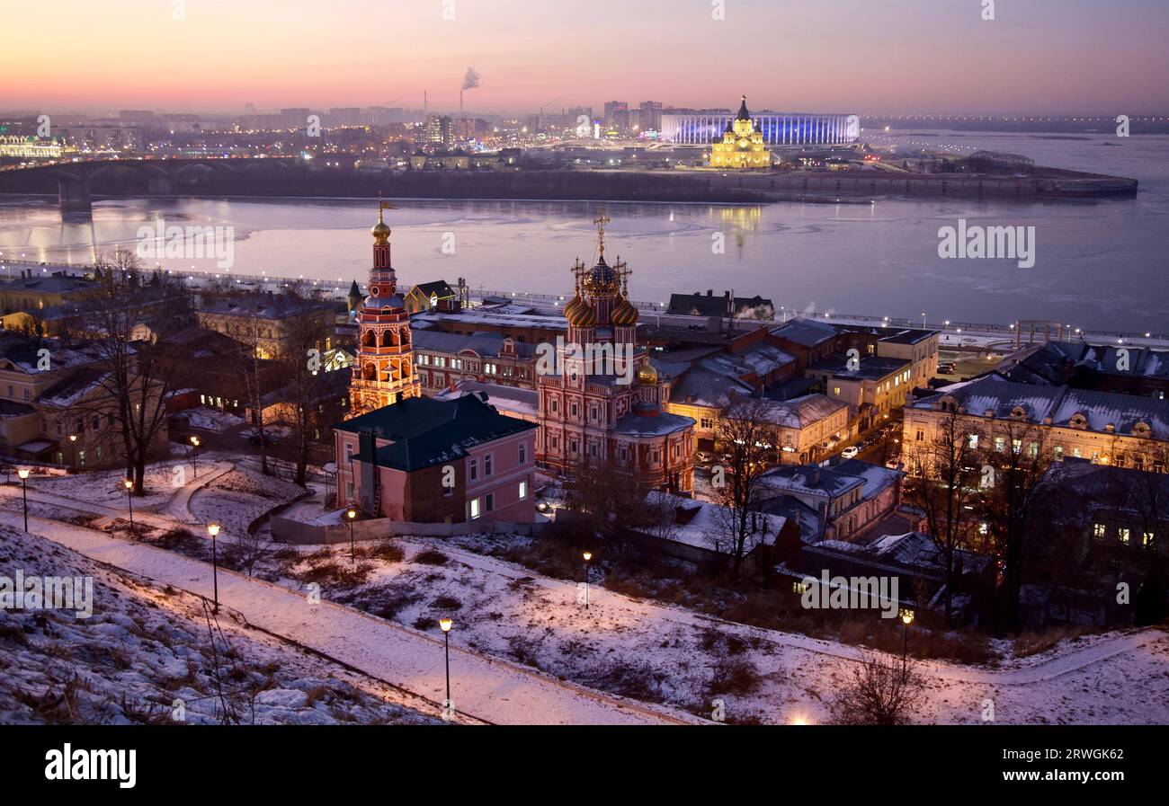Soirée Nizhny Novgorod au coucher du soleil en hiver Banque D'Images
