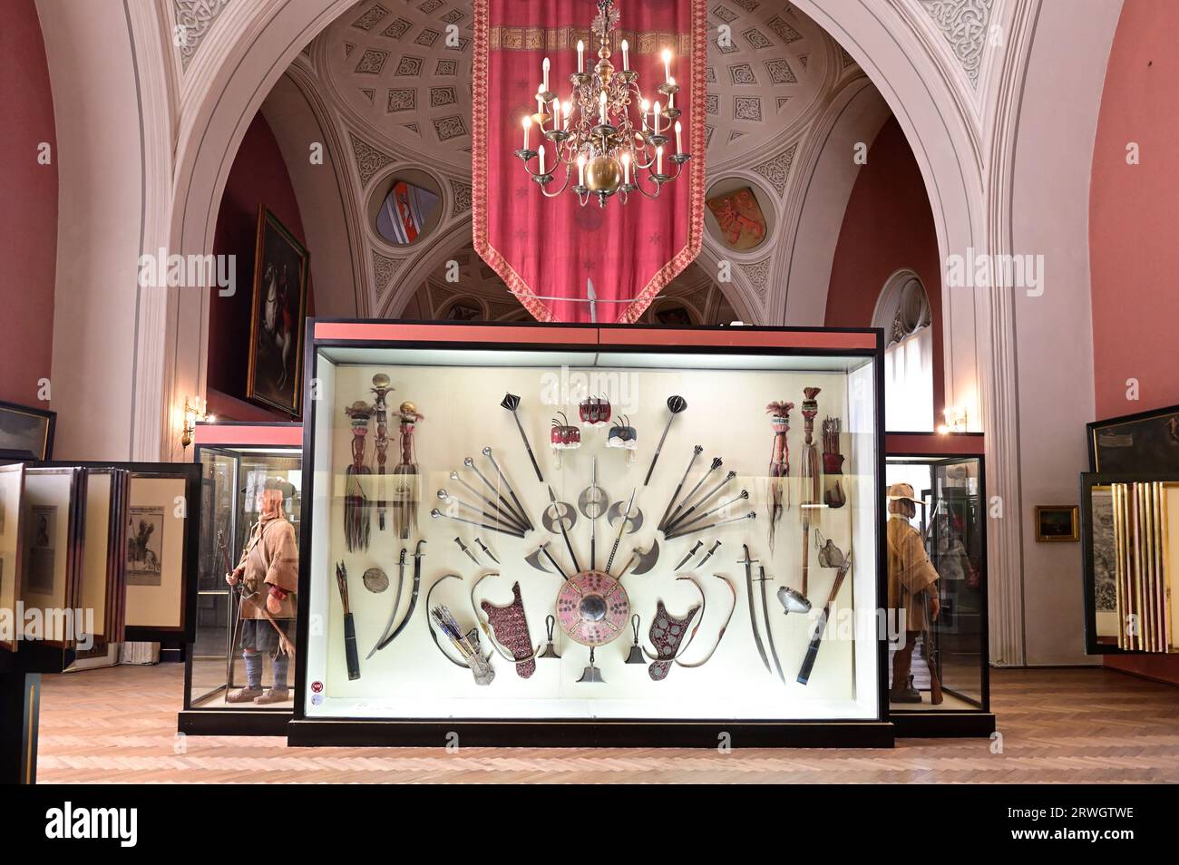 Vienne, Autriche. Musée d'histoire militaire de Vienne. Vitrine avec armes turques. Deuxième siège turc de Vienne en 1683 Banque D'Images