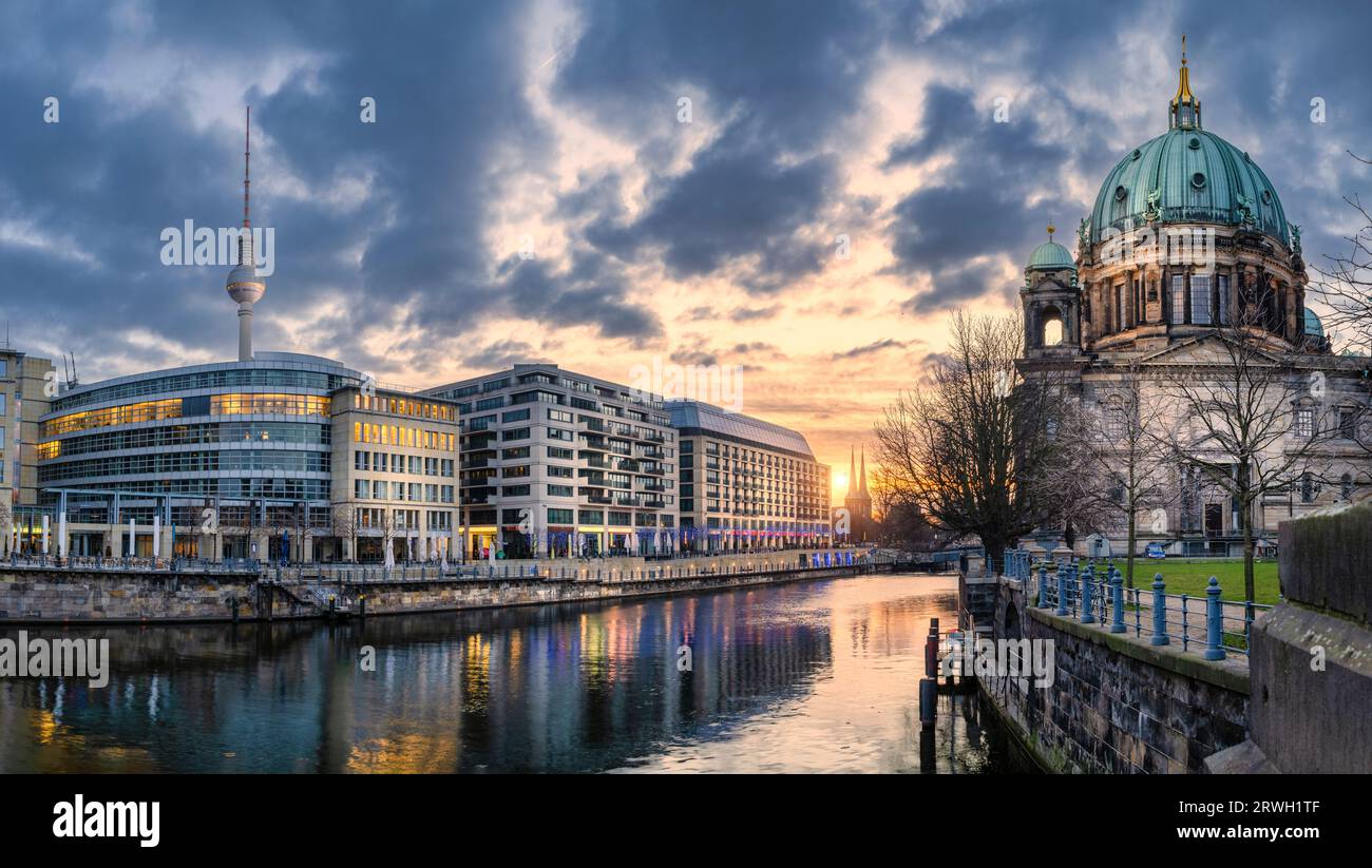 Cathédrale de Berlin à l'aube, Allemagne Banque D'Images