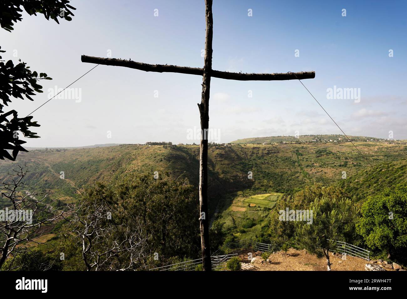 Vue de la Syrie depuis le nord du Liban, la frontière coule dans la vallée. Banque D'Images