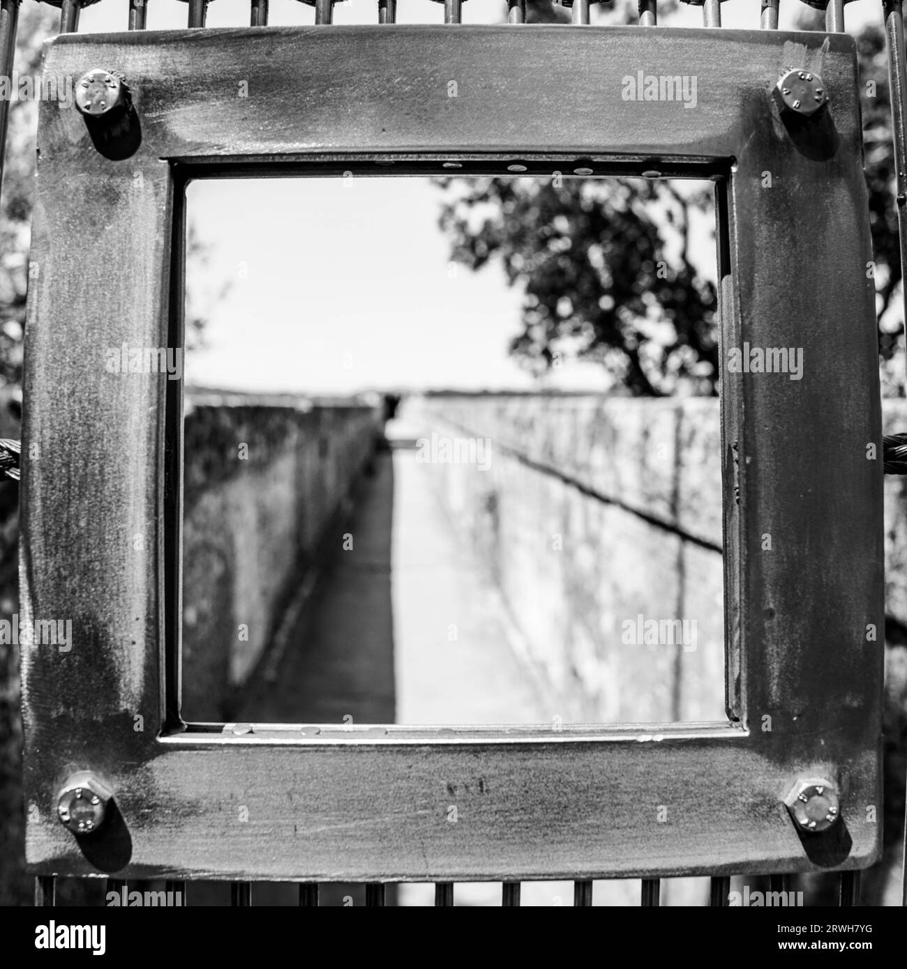 Vue encadrée d'un aqueduc Banque D'Images