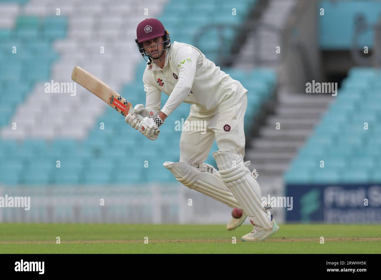 Londres, Angleterre - septembre 19 2023 : Justin Broad du Northamptonshire bat contre Surrey dans le LV=Insurance County Championship au Kia Oval Banque D'Images