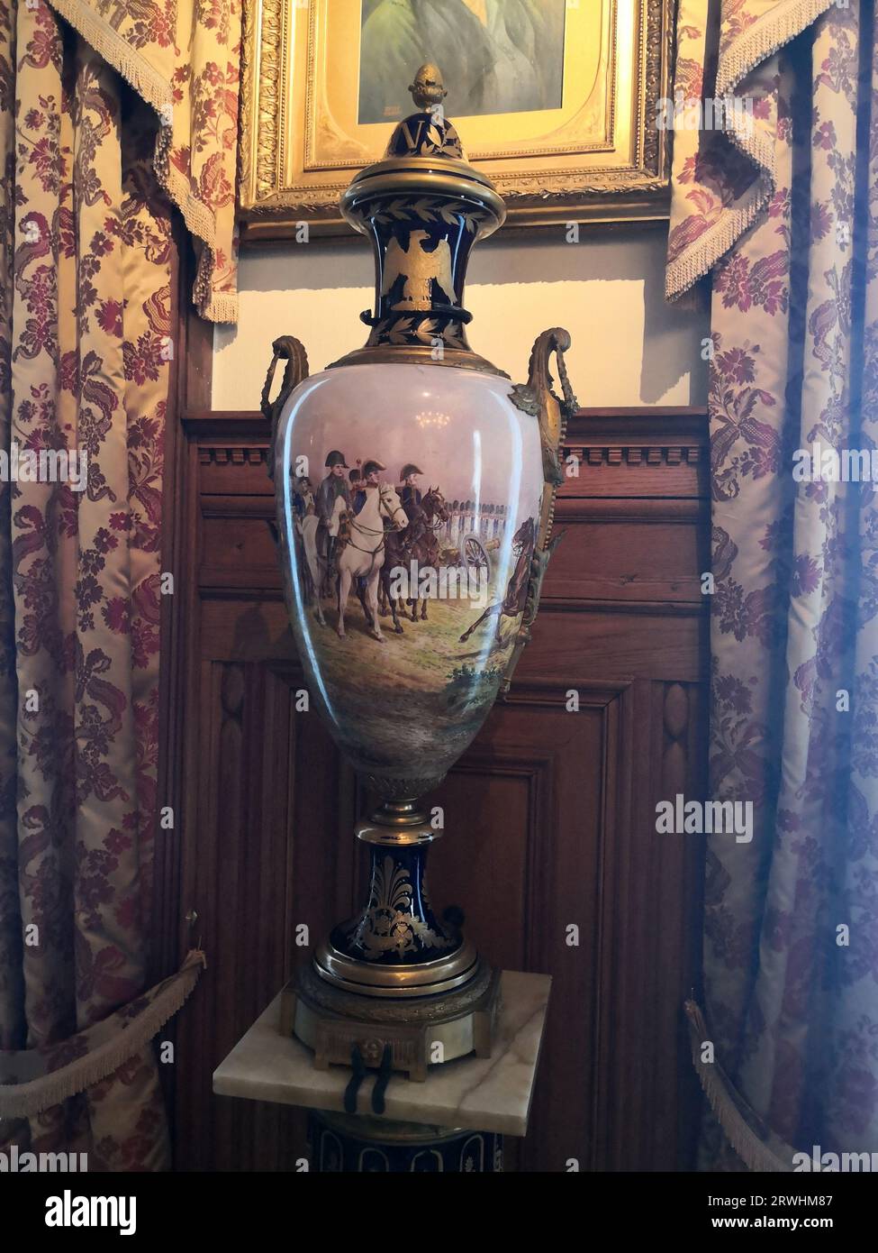 Bataille d'Austerlitz porcelaine 19e siècle - Aigle de Napoléon Bonaparte au Musée Sabanci Istanbul Turquie Banque D'Images