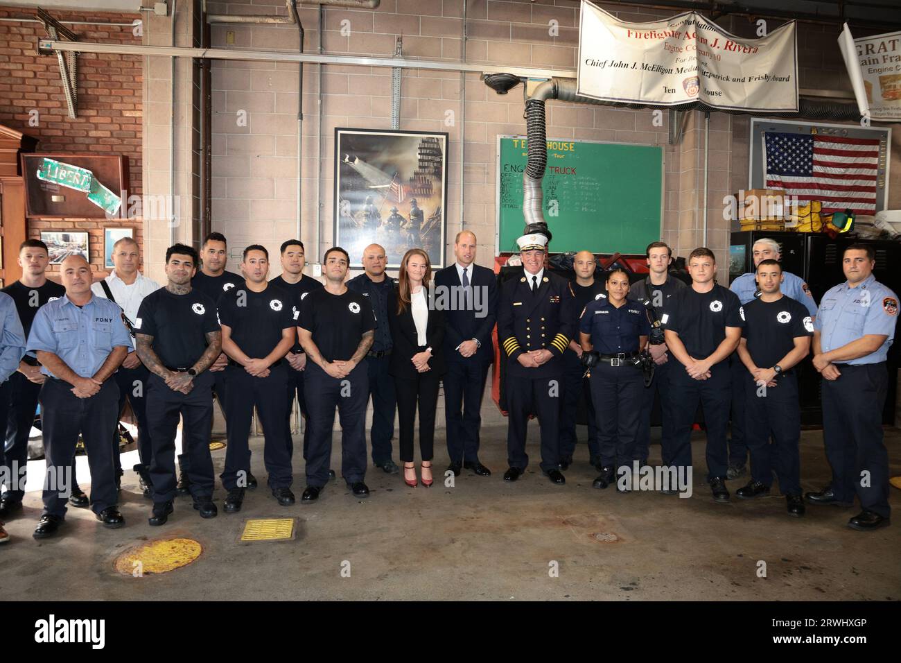 New York, États-Unis. 19 septembre 2023. Le Prince William, Prince de Galles, de Grande-Bretagne, visite un pompier du FDNY avec Laura Kavanagh, commissaire aux incendies par intérim, mardi 19 septembre 2023 à New York, New York. Photo de piscine par Dimitrios Kambouris/UPI crédit : UPI/Alamy Live News Banque D'Images