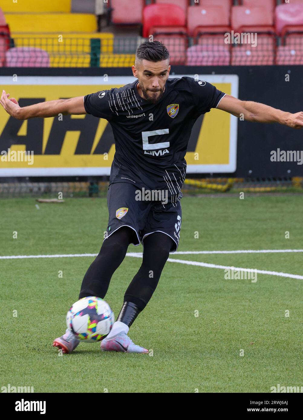 Solitude, Belfast, Irlande du Nord, Royaume-Uni. 03 août 2023. UEFA Europa Conference League deuxième tour de qualification (2e manche) – Larne contre Ballkani. FC Ballkani footballeur Bajram Jashanica (32). Banque D'Images