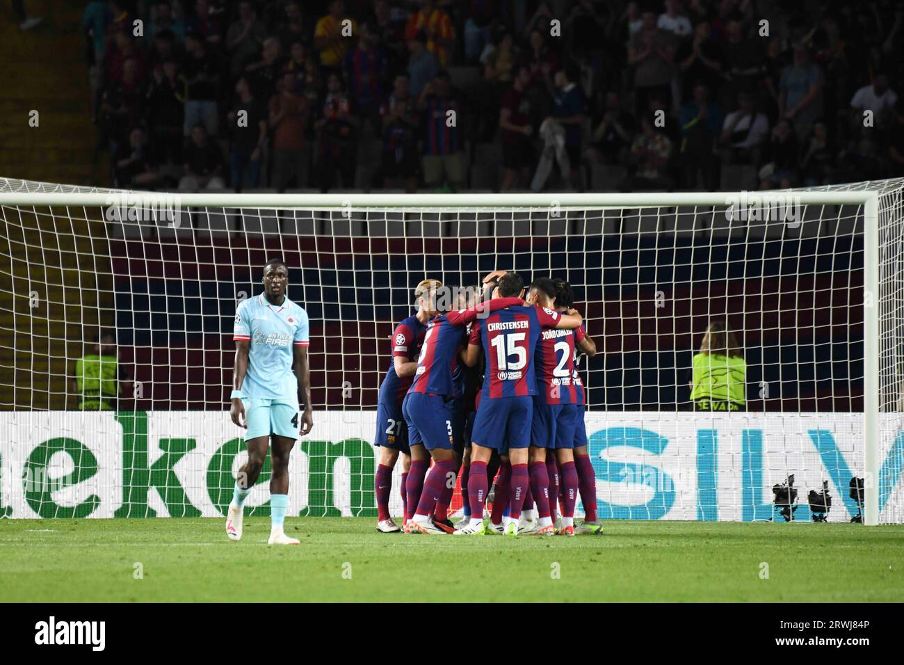 Barcelone, Espagne. 19 septembre 2023. BARCELONE, ESPAGNE - 19 SEPTEMBRE : les joueurs de Barcelone célèbrent après avoir marqué le premier but lors du match du groupe H de l'UEFA Champions League FC Barcelone et Anvers le 19 septembre 2023, au stade Montjuic de Barcelone, en Espagne. (Photo Sara Aribó/PxImages) crédit : PX Images/Alamy Live News Banque D'Images