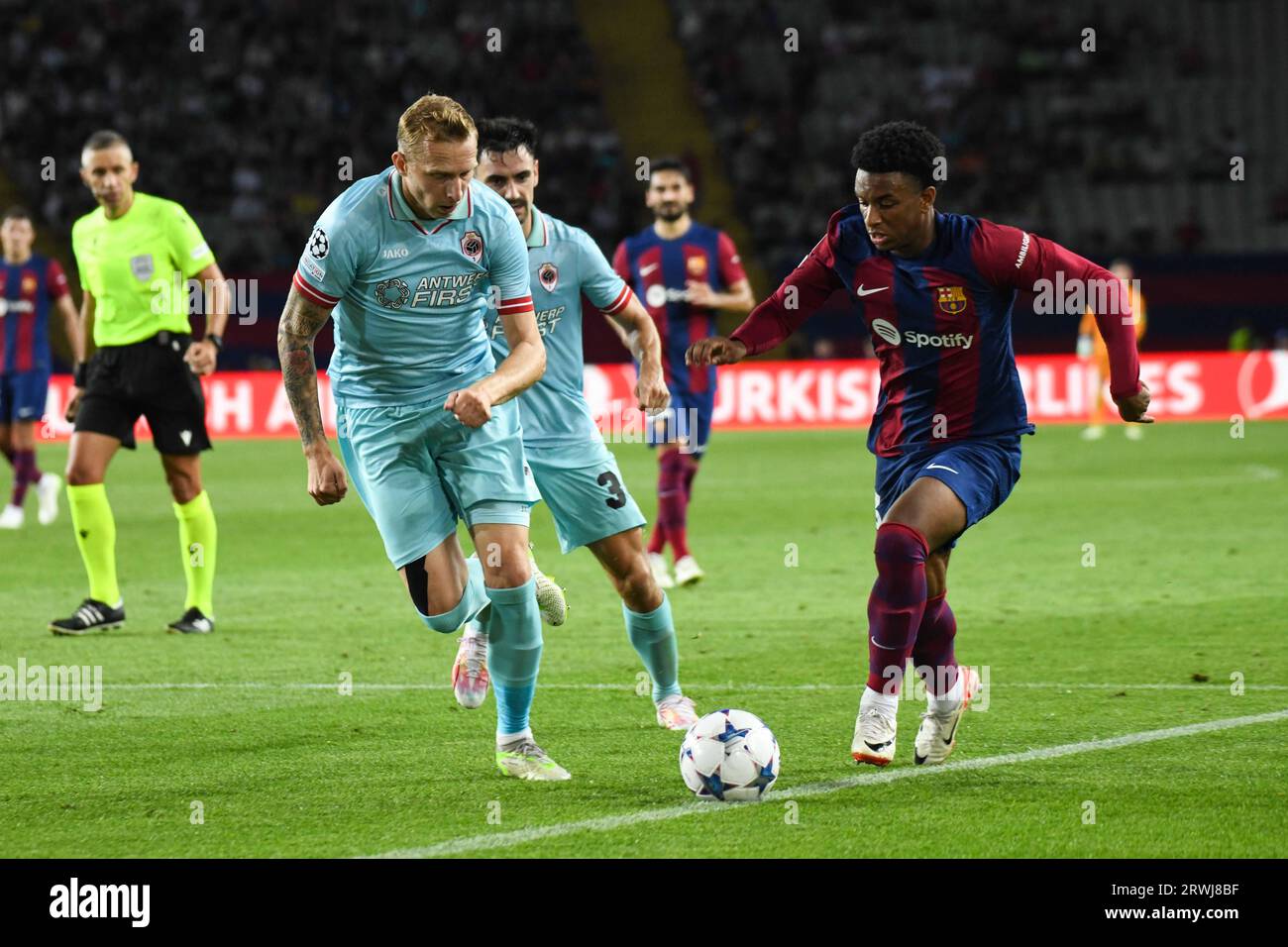 Barcelone, Espagne. 19 septembre 2023. BARCELONE, ESPAGNE - 19 SEPTEMBRE : Balde pilote le ballon lors du match du groupe H de l'UEFA Champions League FC Barcelone et Anvers le 19 septembre 2023, au stade Montjuic de Barcelone, Espagne. (Photo Sara Aribó/PxImages) crédit : PX Images/Alamy Live News Banque D'Images