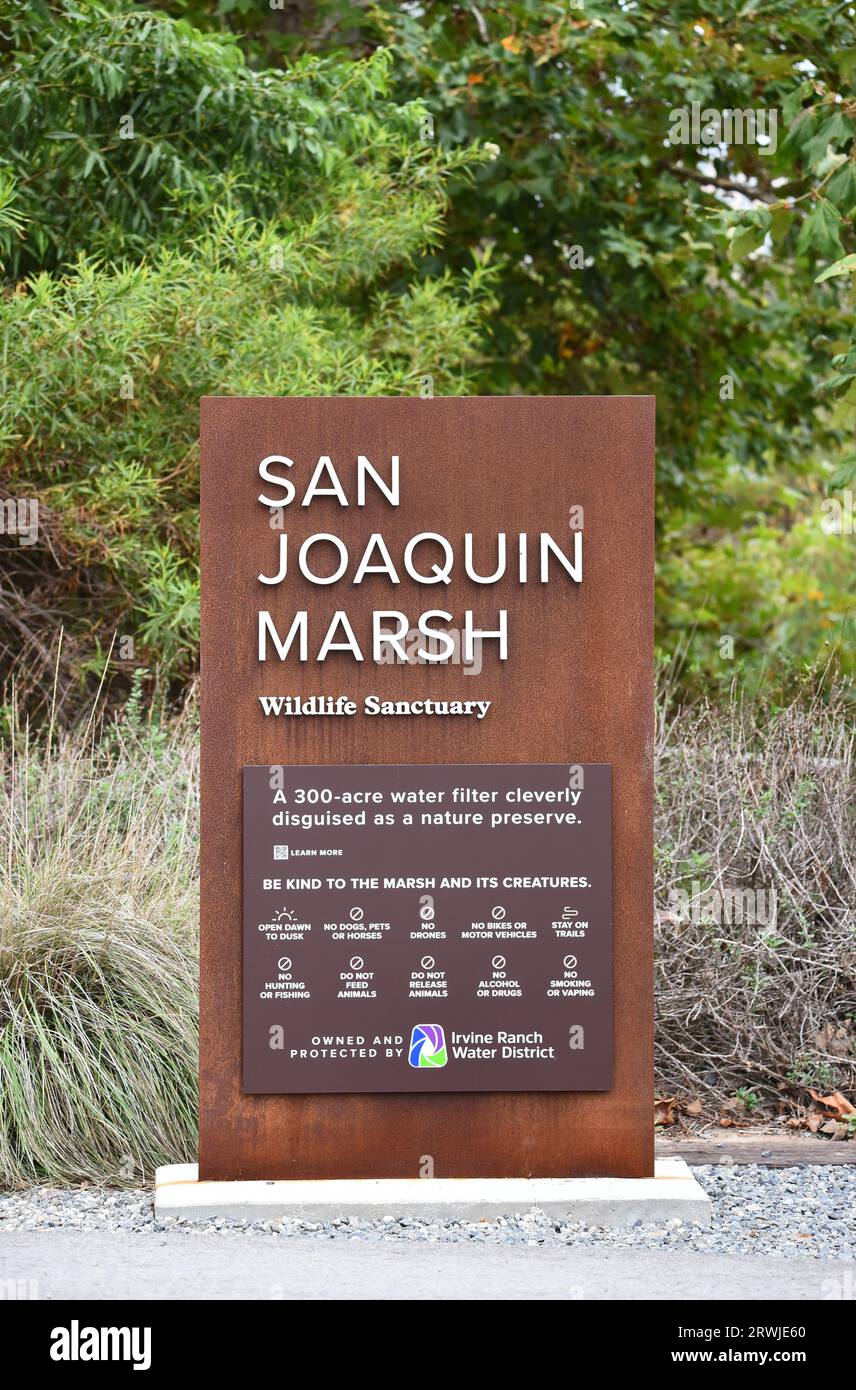 IRIVNE, CALIFORNIE - 4 SEPTEMBRE 2023 : San Joaquin Marsh Wildlife Sanctuary dans le lotissement parkinbg inférieur. Banque D'Images